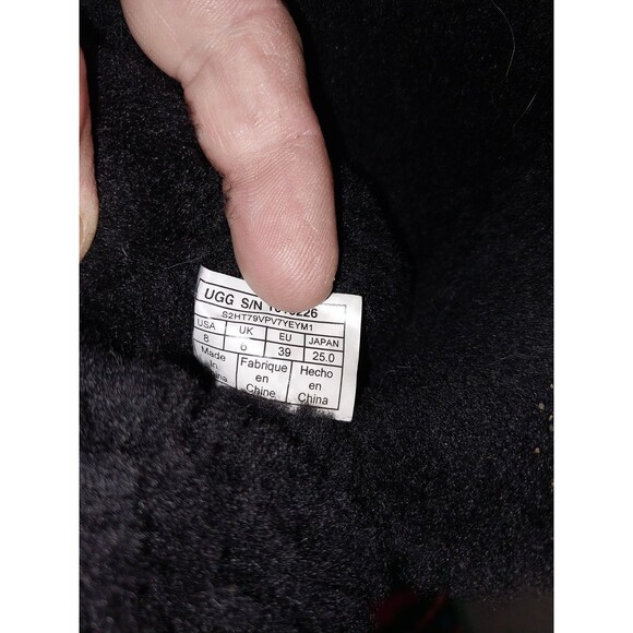 UGG Bailey Button Women Size 8 39 Black Suede Shearling Flat Short Boots… - Picture 8 of 9